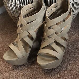 Steve Madden taupe strappy wedges. Size 7.5 zip back.